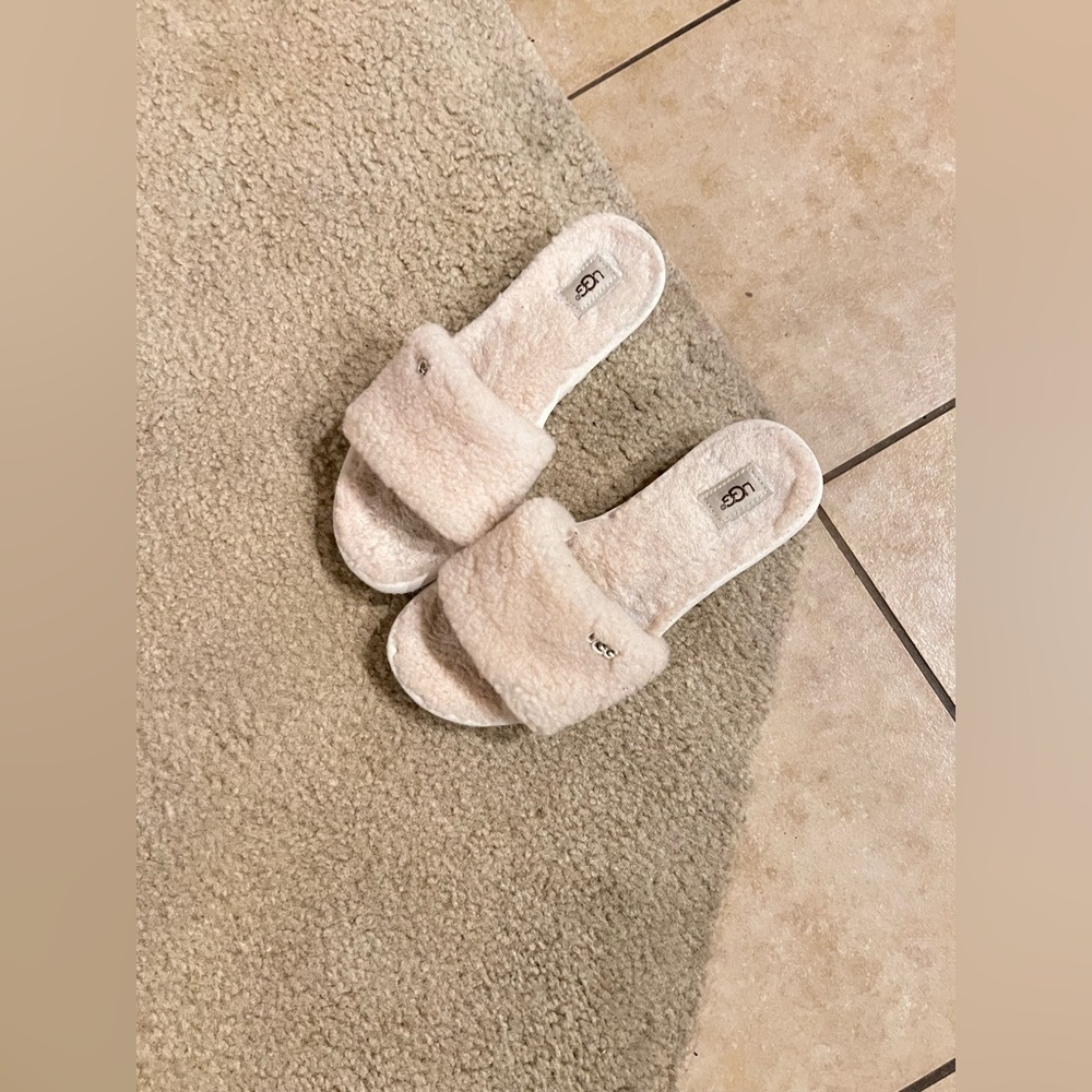 Uggs slides or slippers